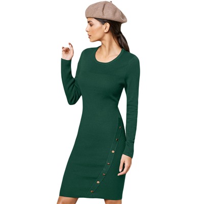 Зеленое платье-свитер с асимметричной линией пуговиц