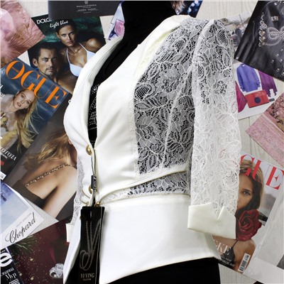Размер 40. Стильный женский пиджак Ying_Collection с оригинальным орнаментом белого цвета.