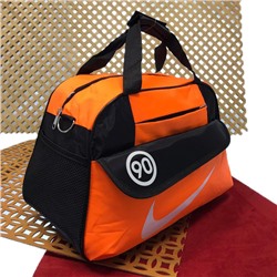 Спортивная сумка Fitness Coach с плечевым ремнём со вставками апельсинового цвета.