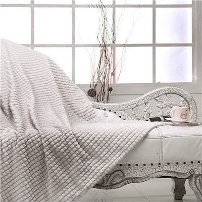 Двусторонний бамбуковый плед Giardonio_R на двуспальную кровать серо-бежевого цвета с рисунком "мелкий квадрат".