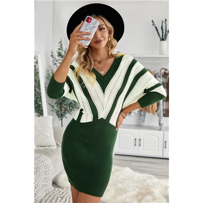 Зелено-белое вязаное платье-свитер с перфорацией и рукавами "летучая мышь"