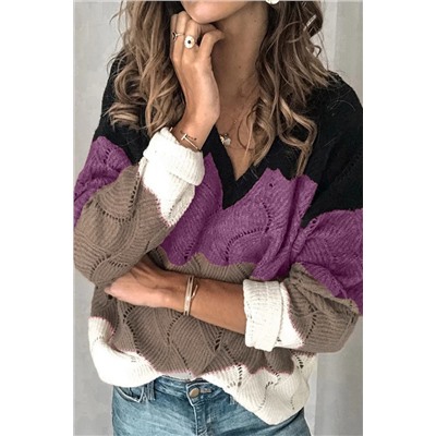 Фиолетовый вязаный свитер с цветными блоками и V-образным вырезом