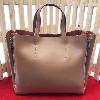 Стильная сумка Roberta_Fise формата А4 из натуральной кожи высокого класса песочного цвета.