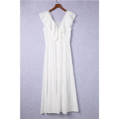 Белое многоярусное платье-макси с V-образным вырезом и воланами