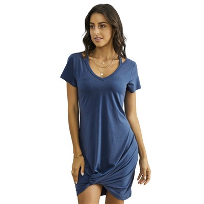 Синее платье-футболка с глубоким вырезом и фигурным узлом снизу