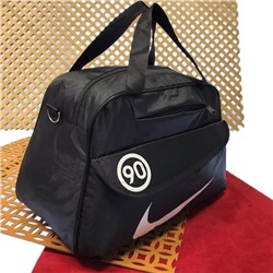 Спортивная сумка Fitness Coach с плечевым ремнём чёрного цвета.