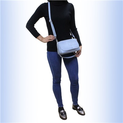 Элегантная женская сумочка через плечо Fernando_Devols из мелкозернистой натуральной кожи голубого цвета.