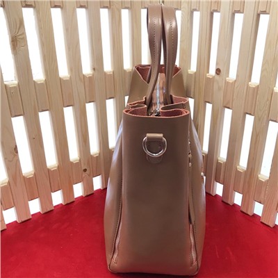 Стильная сумка Roberta_Fise формата А4 из натуральной кожи высокого класса песочного цвета.