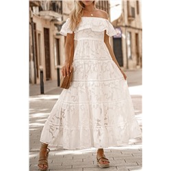 Белое кружевное платье-макси с открытыми плечами и оборками