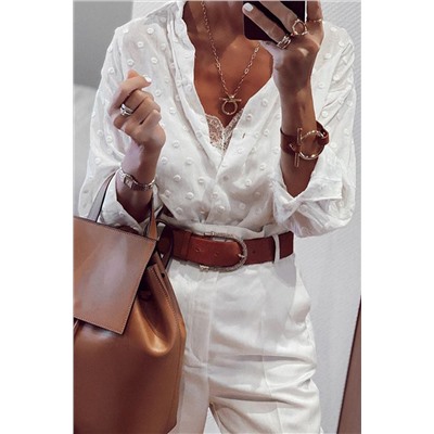 Белая рубашка с отложным воротником и текстурой в горошек