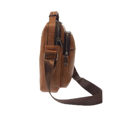 Мужская сумка-планшет MMSO из эко-кожи янтарного цвета с ремнём через плечо.