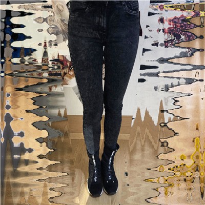 Размер 27. Рост 165-170. Современные женские джинсы Winner из стрейч материала цвета темный графит.
