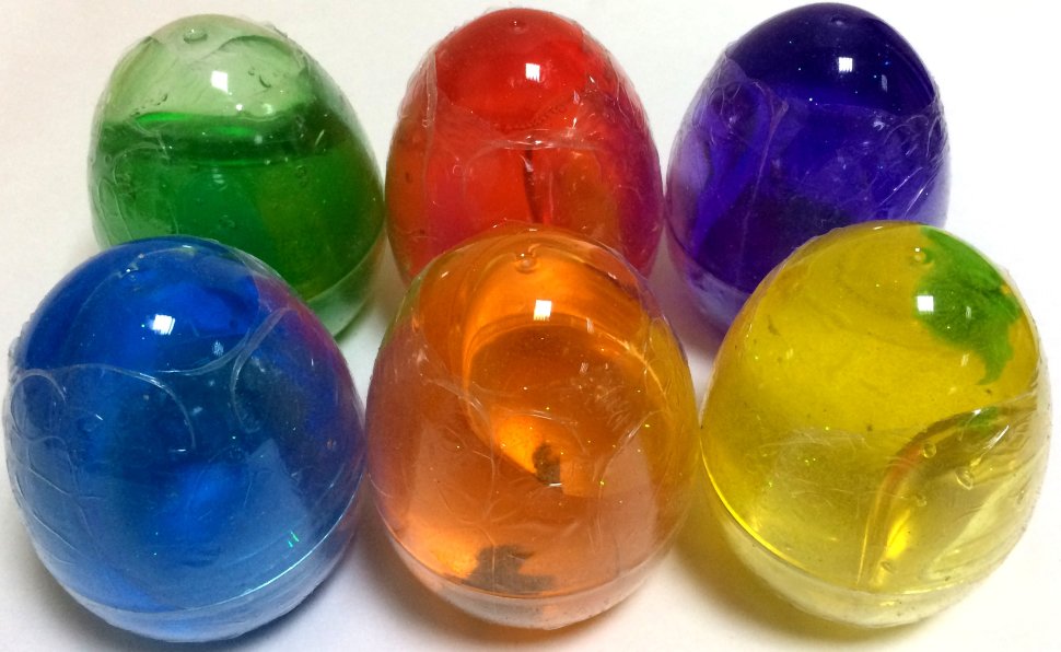 Пластиковые яйца купить. Игрушка яйцо ЛИЗУН. Пластиковые яйца. ЛИЗУН яйцо СЛАЙМ. ЛИЗУН яйцо динозавра.