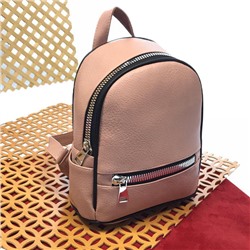 Модный рюкзачок Aiman из прочной эко-кожи с массивной фурнитурой пудрового цвета.