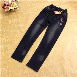 Рост 158-162 см. Модные джинсы для девочки Viva темно-синего цвета с легким эффектом потертости, стразами и яркой вышивкой.
