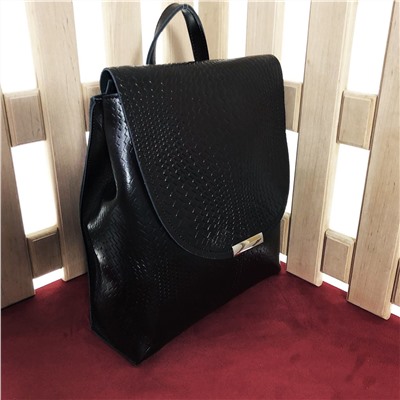 Стильный рюкзак Walking формата А4 из текстурной натуральной кожи черного цвета.