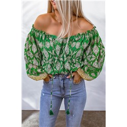 Зеленая блуза с цветочным принтом и открытыми плечами