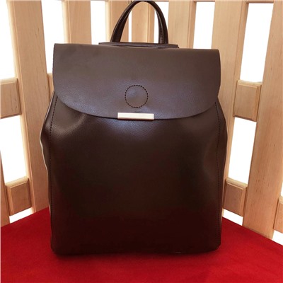 Элегантная сумка-рюкзак Sweden формата А4 из гладкой натуральной кожи цвета шоколадного цвета.