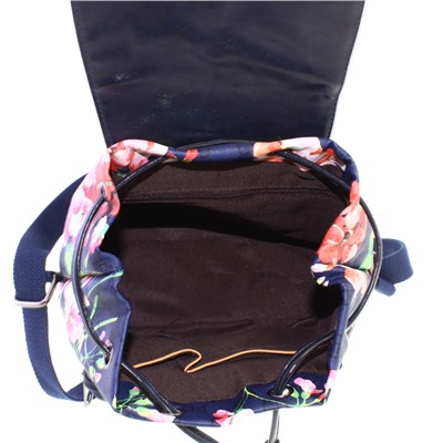 Стильный повседневный рюкзак Sver из гладкой эко-кожи бежевого цвета с оригинальным принтом.