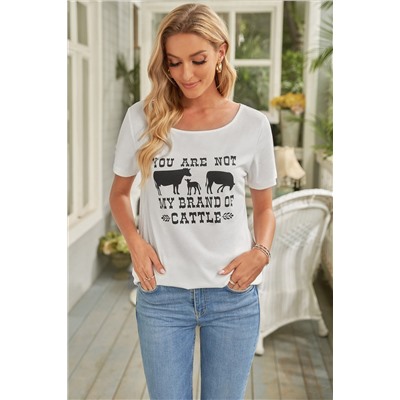 Белая футболка открытым плечом и надписью: Not My Brand Of Cattle