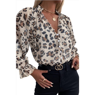 Белая рубашка с воротником-стойка и леопардовым принтом