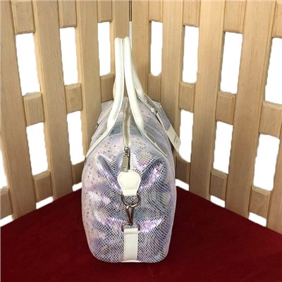 Функциональная сумка Shadow_Hideyou из натуральной лазерной кожи бледно-пурпурного цвета с переливами.