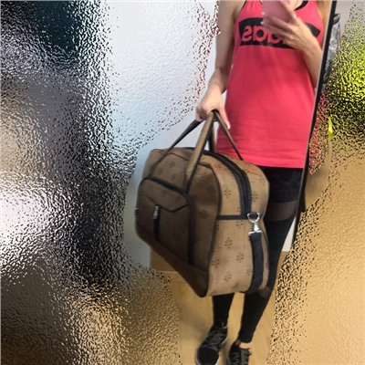 Дорожная сумка Brex кофейного цвета с рисунком абстракцией.