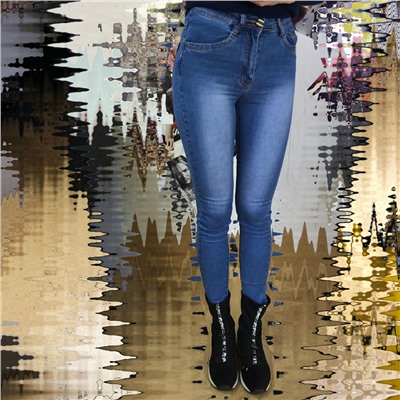 Размер 28. Рост 165-170. Стильные женские джинсы Romano из стрейч материала цвета голубой туман.