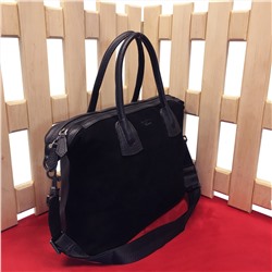 Стильная сумка Pianess из матовой мелкозернистой кожи и натуральной замши формата А4 черного цвета.