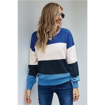 Синий теплый свитер с разноцветными полосами