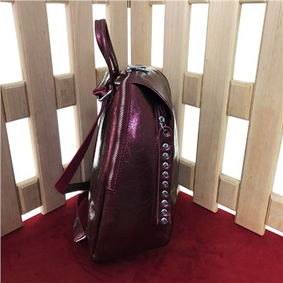 Функциональный рюкзак-трансформер Paradise из качественной натуральной кожи винного цвета с перламутром.