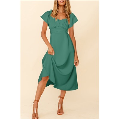 Зеленое платье-миди с открытыми плечами и коротким рукавом