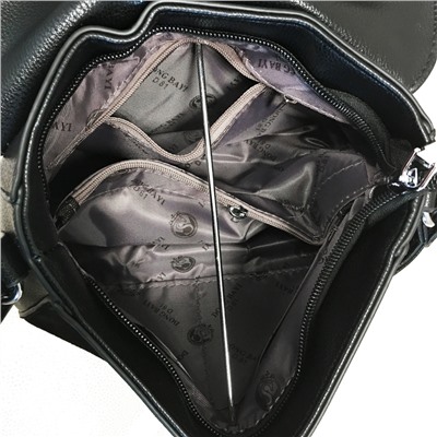 Модная сумка Klaudia с ремнем через плечо из натуральной замши и эко-кожи черного цвета.