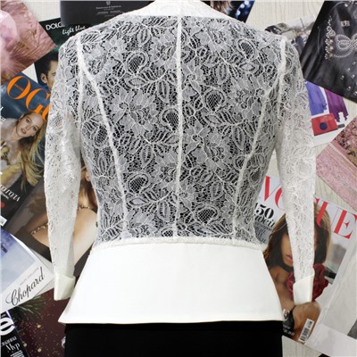 Размер 44. Стильный женский пиджак Ying_Collection с оригинальным орнаментом белого цвета.