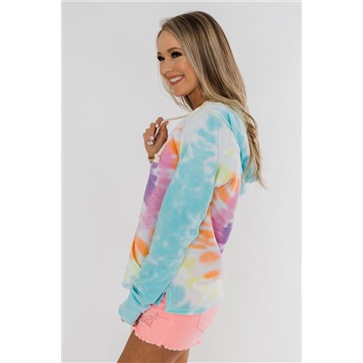 Голубой пуловер-худи с разноцветным красочным принтом