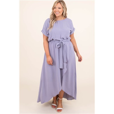 Фиолетовое асимметричное платье плюс сайз с завязкой на талии