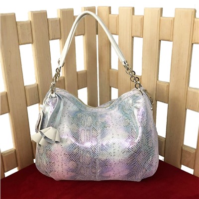 Шикарная сумка Brightness из прочной натуральной кожи с лазерной обработкой бледно-пурпурного цвета с переливами.