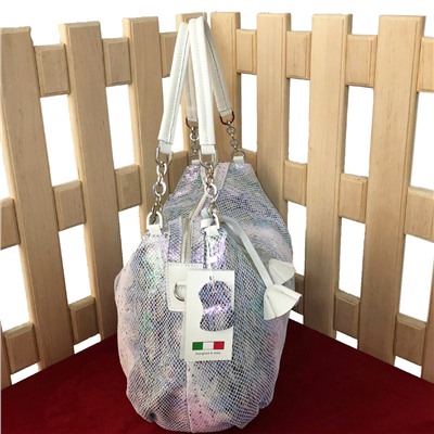 Шикарная сумка Brightness из прочной натуральной кожи с лазерной обработкой бледно-пурпурного цвета с переливами.