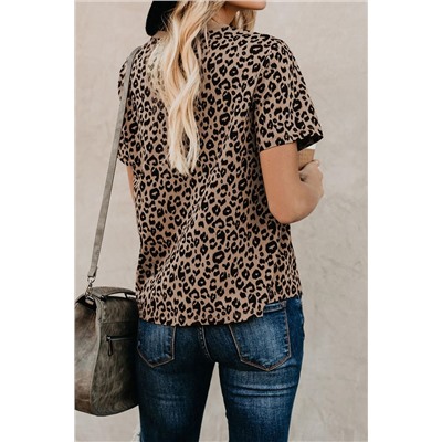 Коричневая блуза с короткими рукавами и леопардовым принтом