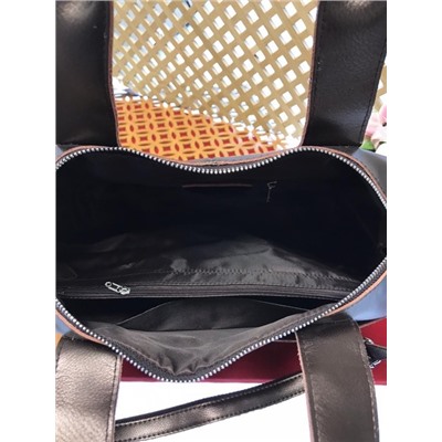 Вместительная сумка Public формата А4 из натуральной кожи серебристого цвета.