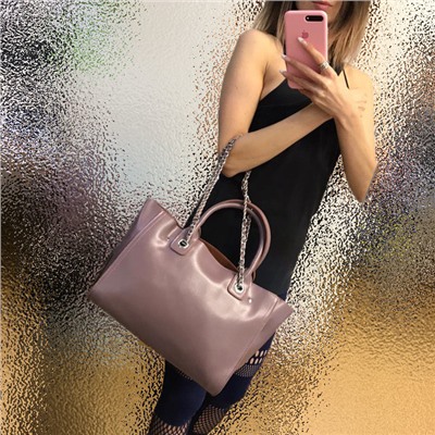 Элегантная сумка Femina формата А4 из качественной натуральной кожи цвета пудры.
