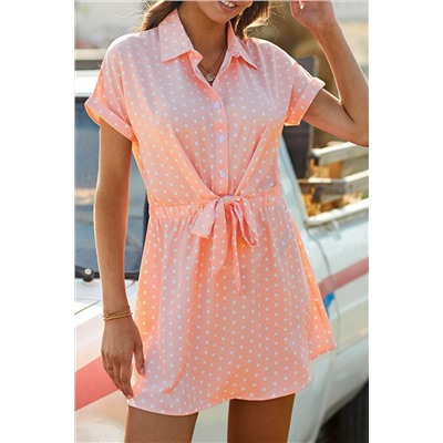 Розовое платье-рубашка в горошек с короткими рукавами