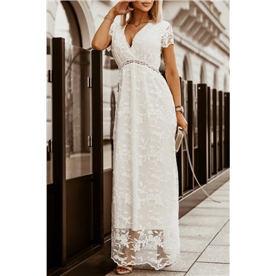 Белое кружевное длинное платье с V-образным вырезом