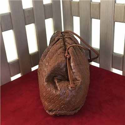 Роскошная сумка Modello из плетеной натуральной кожи высокого качества цвета каштана.