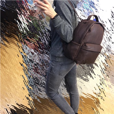 Вместительный рюкзак Like_Hero из матовой эко-кожи формата А4 цвета шоколадного цвета.