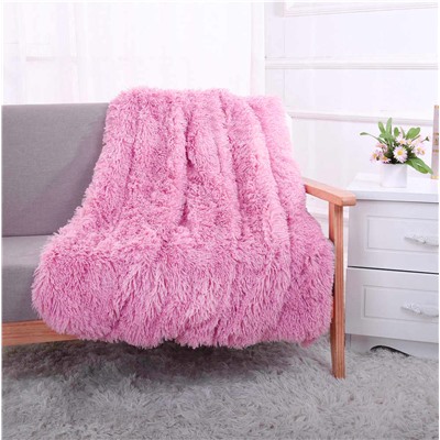 Уютный двусторонний бамбуковый плед Cozy_Home на двуспальную кровать нежно-розового цвета с длинным ворсом.