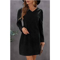 Черное платье в рубчик с оборками на рукавах
