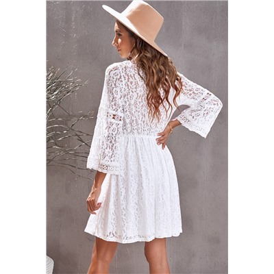 Белое кружевное мини-платье с V-образным вырезом и прозрачными рукавами 3/4